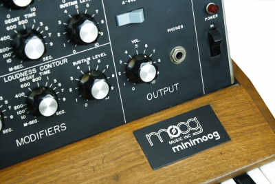 logo moog music inc