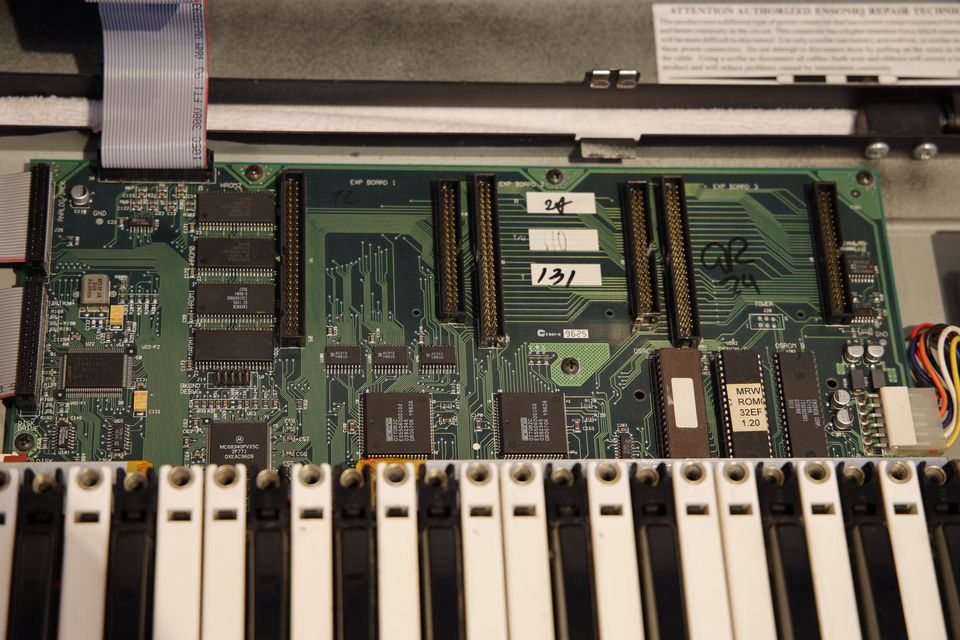 ENSONIQ MR-61 シンセサイザー 全鍵盤動作確認済み エンソニック ENSONIQ MR-61 シンセサイザー 全鍵盤動作確認済み エンソニック