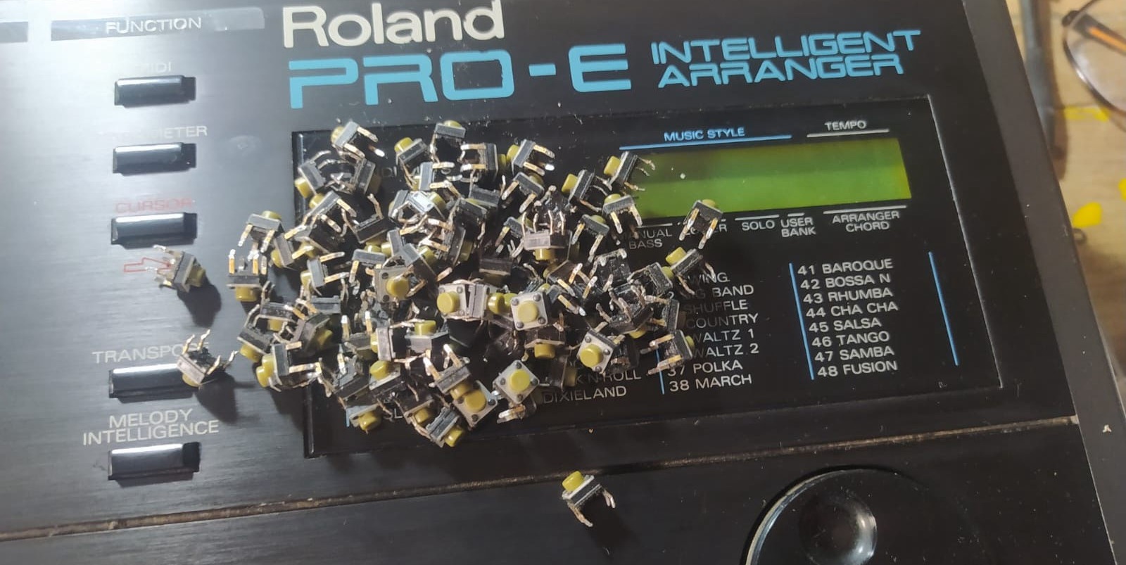 Roland PRO-E シンセサイザー THE PRO-E BY ROLAND IS AN ABSOLUTE SLEEPER 80S 