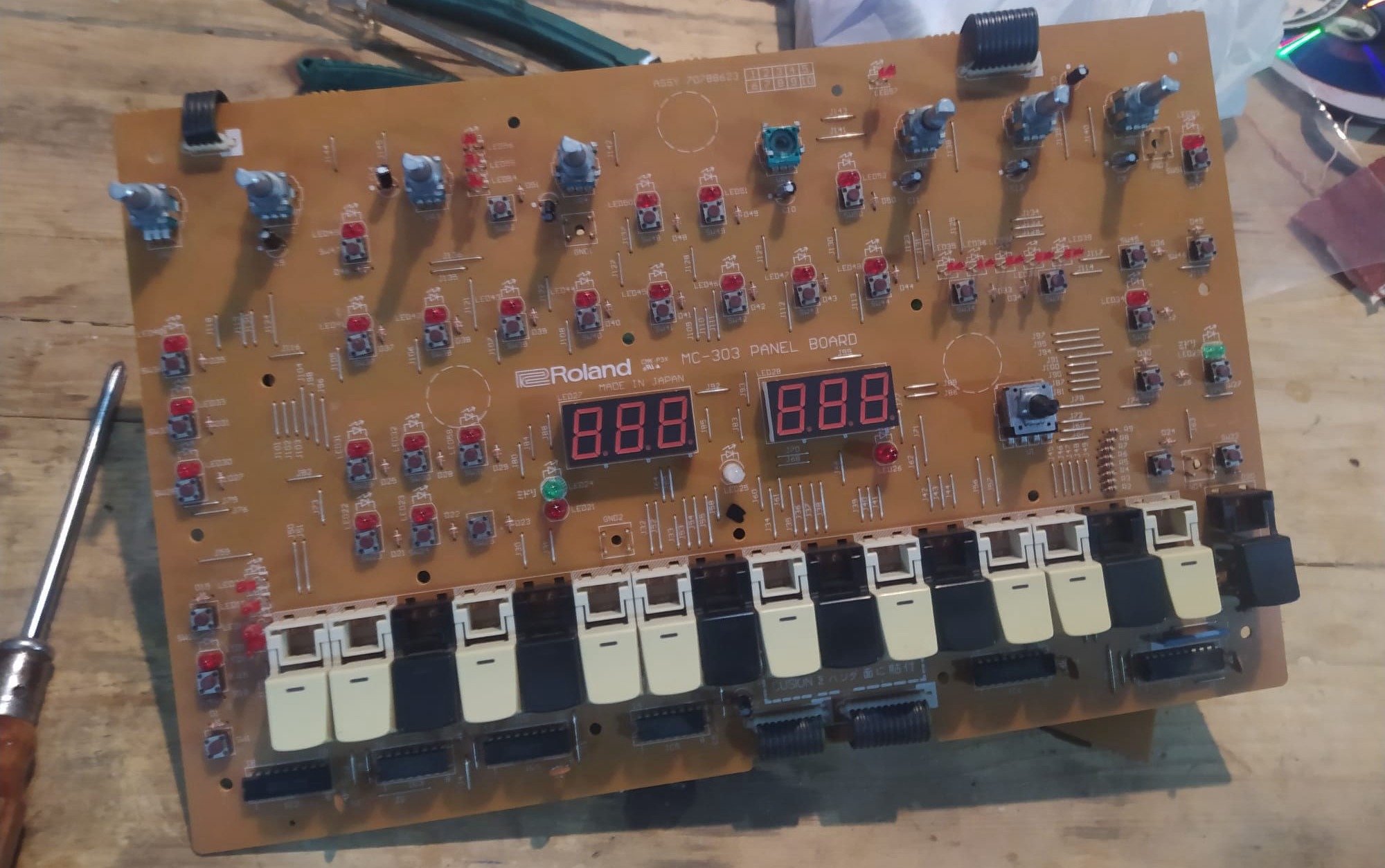 Roland MC-303 repair | Polynominal.com Roland MC-303 repair | Polynominal.com